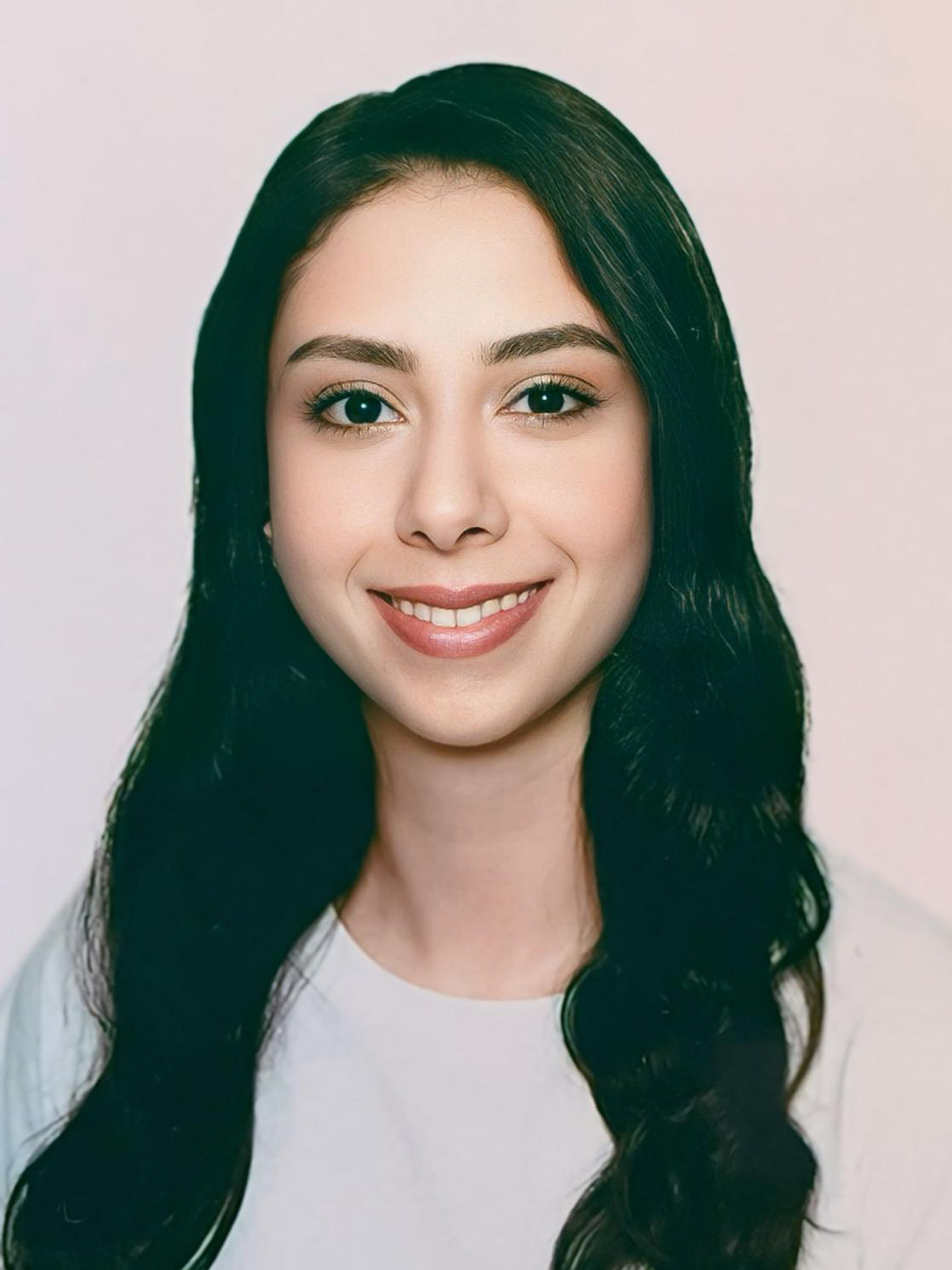 NİSA VURAN SARI
