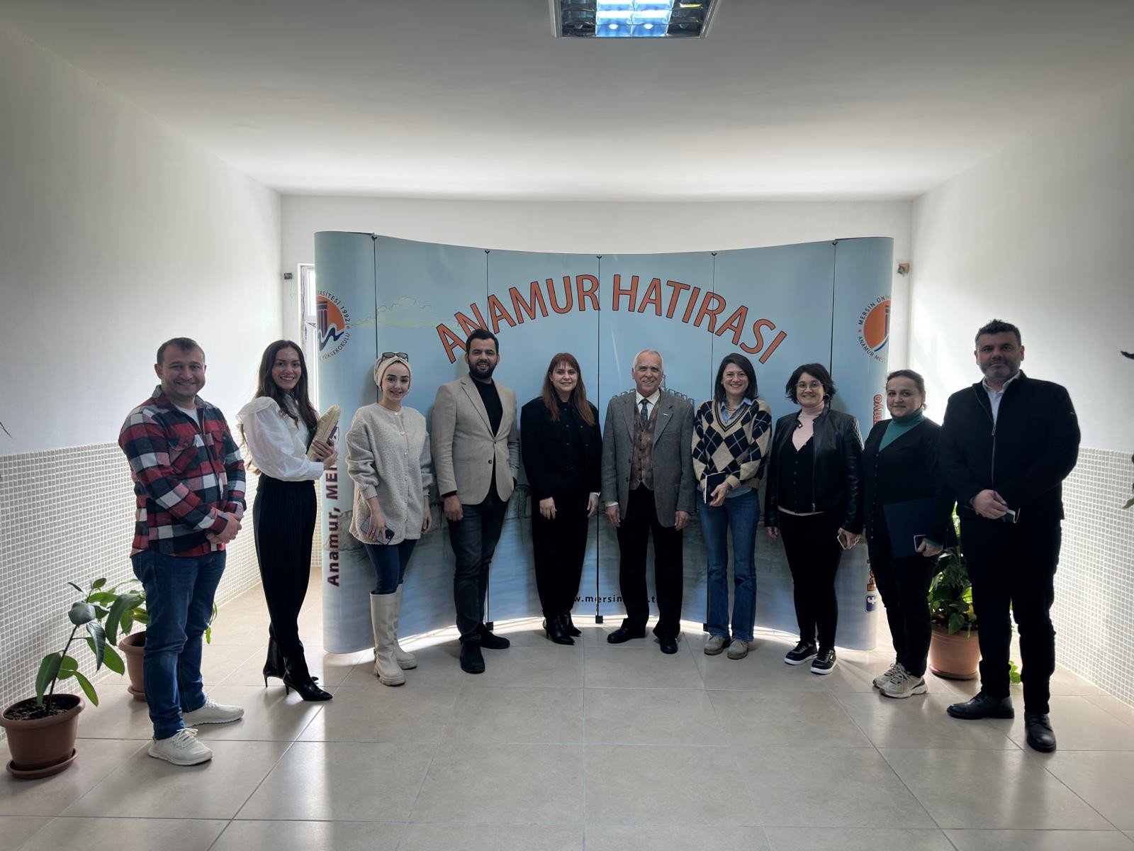 Anamur Meslek Yüksekokulu “Aşçılık ve Turizm Otel İşletmeciliği” Programları Akreditasyon çalışmaları başlamıştır. Mersin Üniversitesi Öğretim Üyesi Prof. Dr. Celil Çakıcı tarafından “Akreditasyon ve Kalite” bilgilendirme toplantısı gerçekleştirildi. detayı için tıklayınız