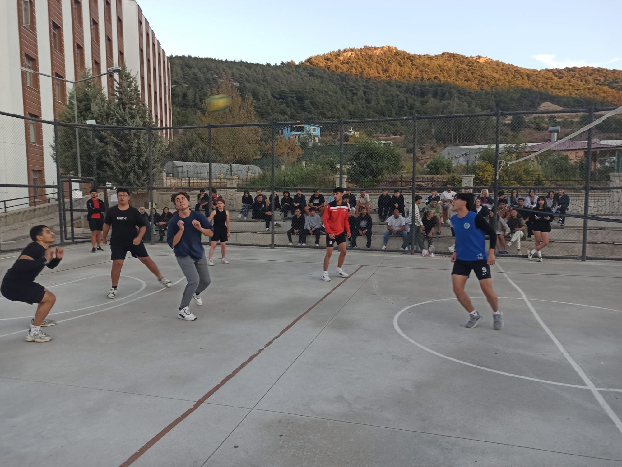 Voleybol Turnuvası 14 takımın katılımıyla gerçekleştirildi detayı için tıklayınız