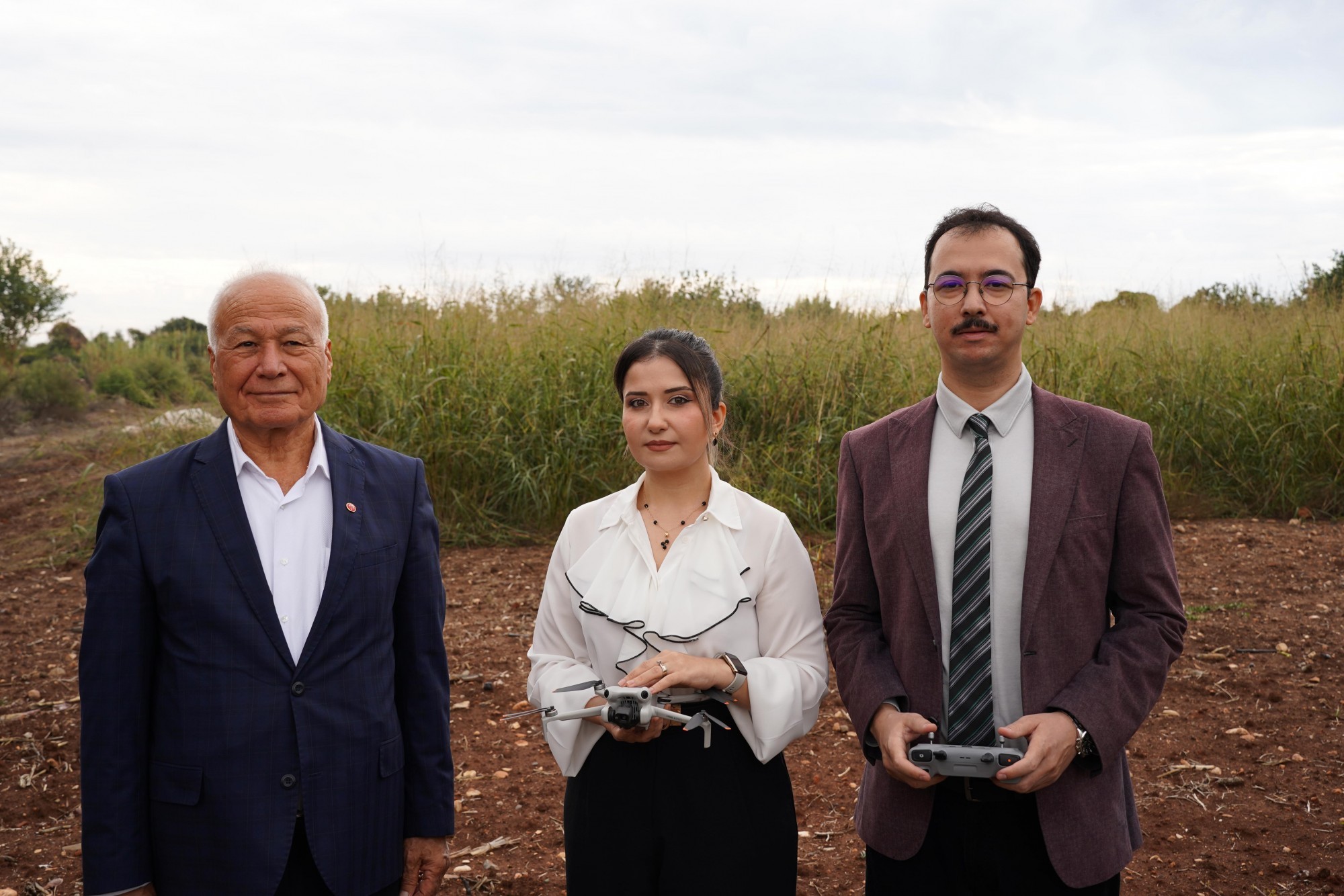 Bölümümüz Öğretim Elemanlarından Dr. Öğr. Üyesi Habibe Elif Gülşen Akbay'ın Yer Aldığı Tübitak Projesi ile Tarımda Yabancı Otların ve Zararlıların Tespiti Amaçlanıyor. detayı için tıklayınız
