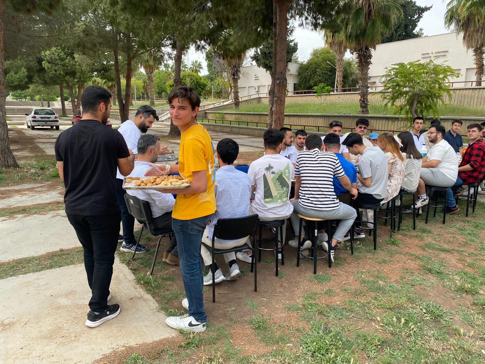 Elektrik ve Enerji Bölümü Öğrencileri Laboratuvar Alanında Piknik Etkinliğinde Buluştu detayı için tıklayınız