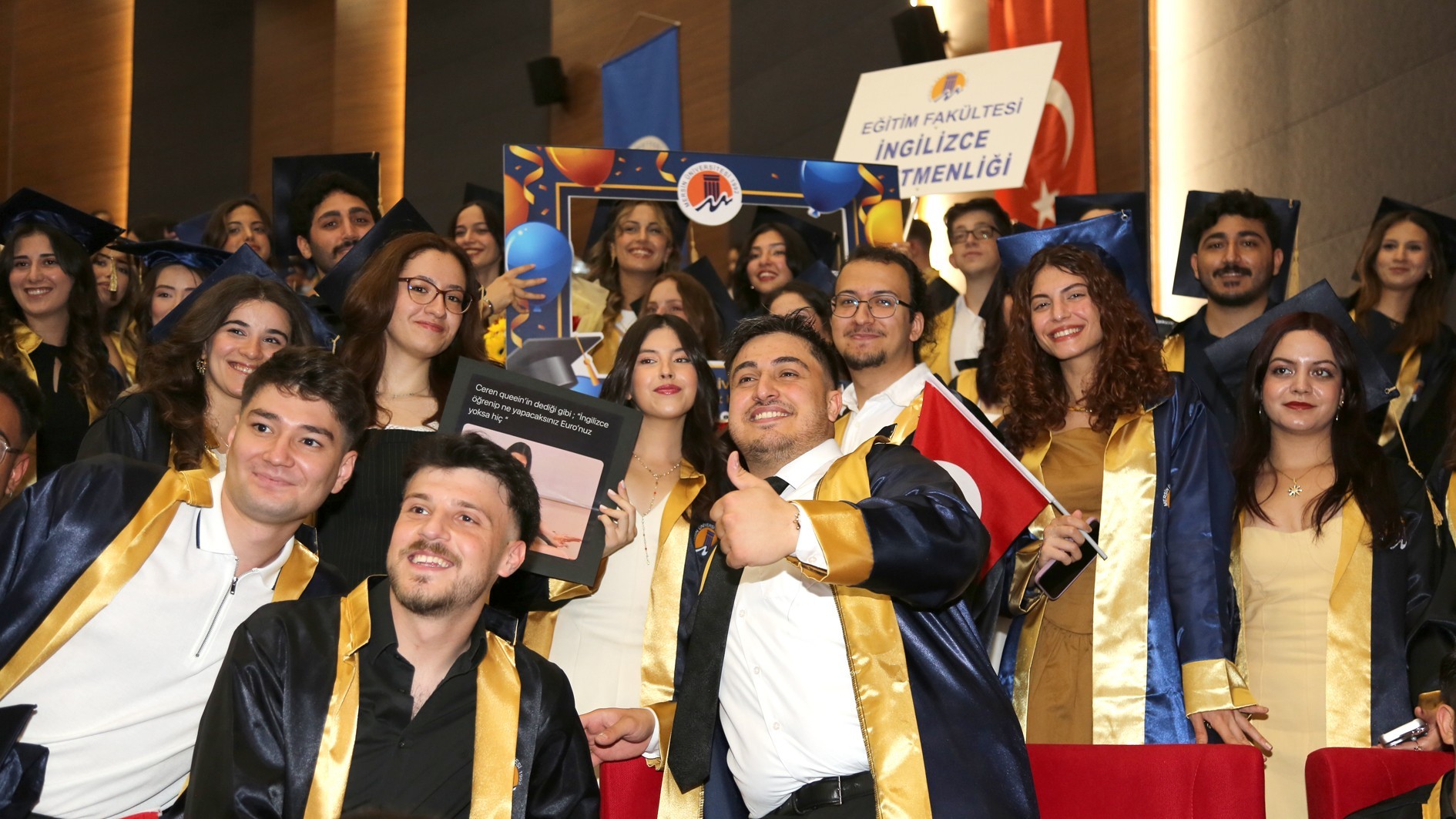 Üniversitemiz Eğitim Fakültesi'nde Mezuniyet Töreni Büyük Bir Coşkuyla Gerçekleşti detayı için tıklayınız