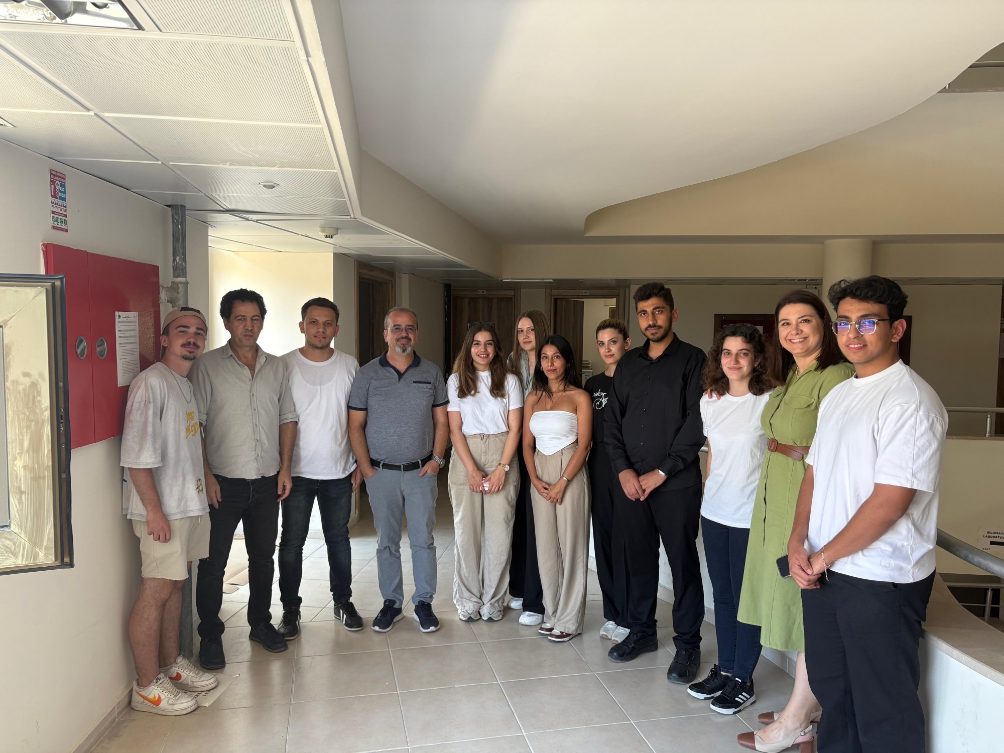 İş Yeri Eğitimi Sürecini Tamamlayan Öğrencilerimiz Projelerini Başarıyla Sundu detayı için tıklayınız