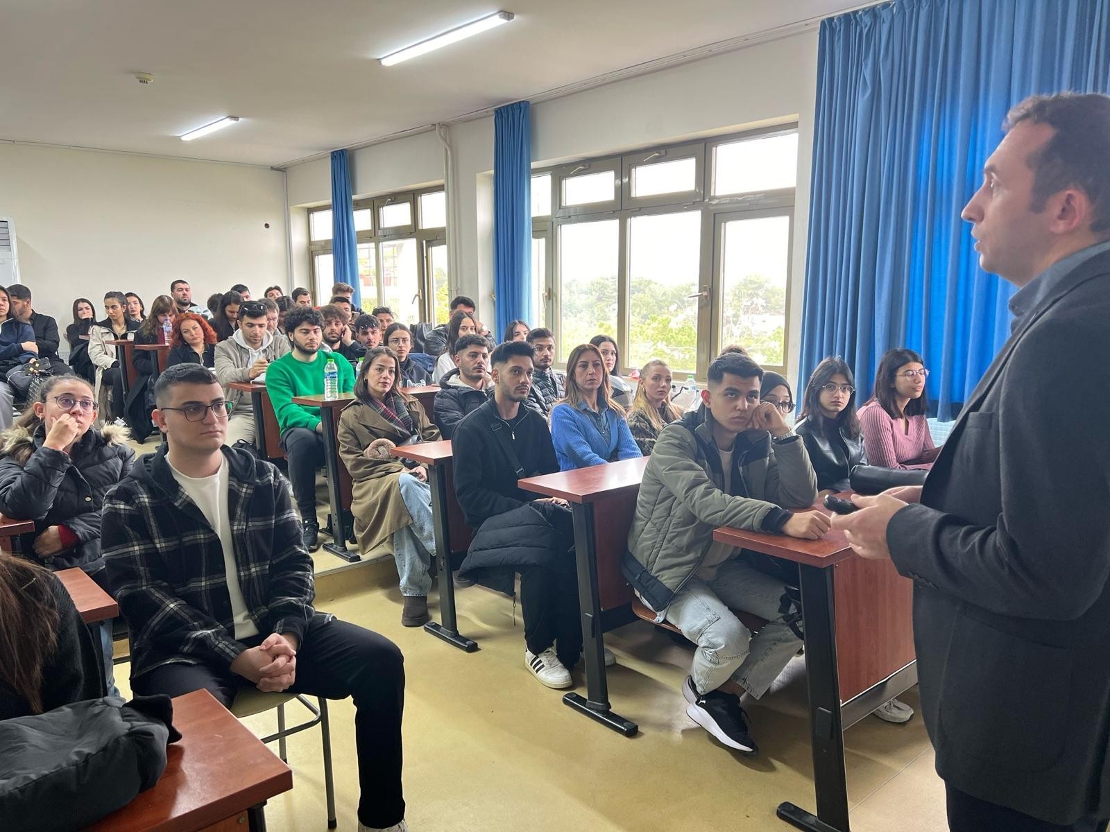 Sosyal Bilimler Meslek Yüksekokulu ve Kariyer Merkezi İş Birliğiyle Staj İmkânları ve Erasmus Bilgilendirme Semineri Düzenlendi detayı için tıklayınız